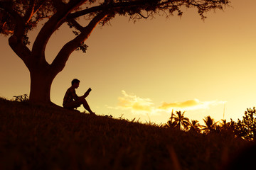 两个威武不屈的历史人物故事