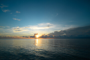 危峰兀立怎么读